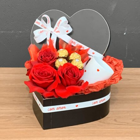 Box Coração + 3 Rosas Importadas + Caneca Especial + 4x Ferrero Rocher
