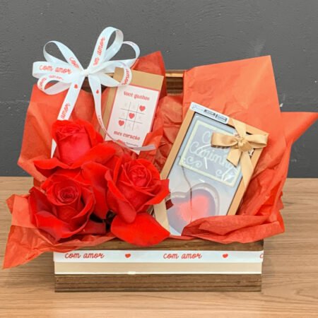 Cesta 3 Rosas Importadas + Chocolate + Cartão "Você Ganhou Meu Coração"