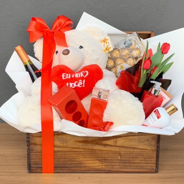 Cesta Urso de Pelúcia + Tulipa + Ferrero Rocher + Perfume e Hidratante Make Me Fever Rouge + Óleo Para Banho + Vinho