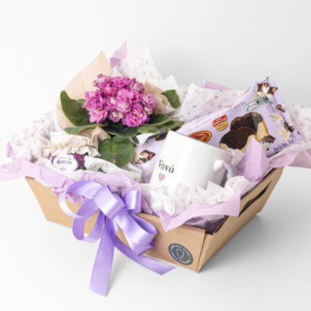 Cesta Violeta P11 Rosa + Bolo + Geleia + Caneca "Vovó"