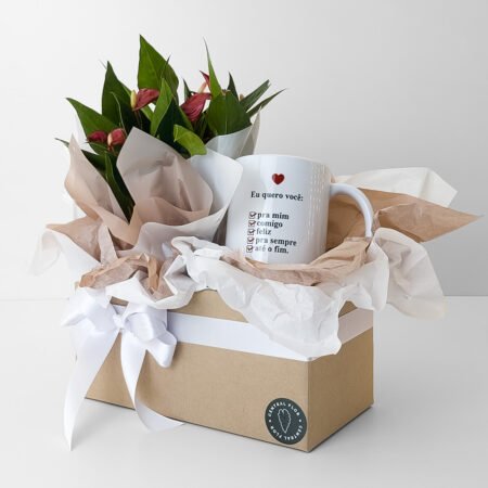 Cesta Muda Antúrio P12 Vermelho + Caneca "Eu Quero Você"