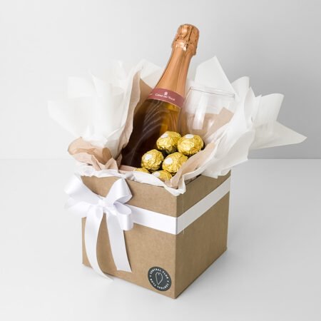Cesta Espumante Provado Brut Rosé 750ml + Taça De Vidro + 6x Bombom Ferrero Rocher