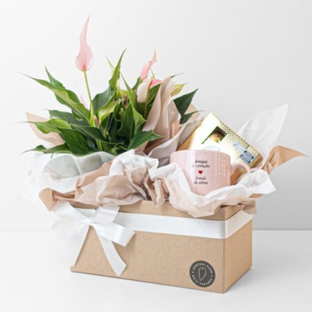 Cesta Antúrio P09 Rosa + Ferrero Rocher + Caneca Amigas de coração e irmãs de alma