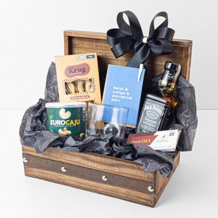Cesta Cast. Caju Lata 100G + Tablete ao leite 38% Chocolate Feliz Dia Di Pietro 28G + PALITO DE BACON 100G + Whisky Jack Daniels 200 ml + Copo Whisky Vidro Nadir + Cartão Pai