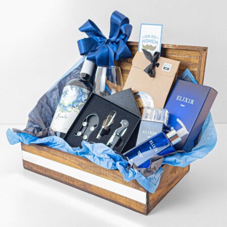 Cesta + Perfume Masculino Elixir Man 100ml Mahogany + Taça de Vidro P/Vinho Estreito + Jogo Para Vinho 4 Peças + Vinho Tinto Seco Maule Creek + SAB LIQ ELIXIR MAN 200ML MAHOGANY + TORRADINHA DE QUEIJO DELICATO 100G + Tag Dia Do Homem
