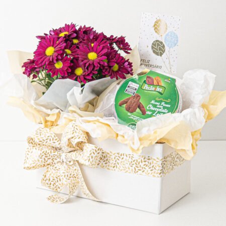 Cesta Mini Margarida P11 Bordô + NOZES PECAN CHOCOLATE AO LEITE 100G + Tag Aniversário