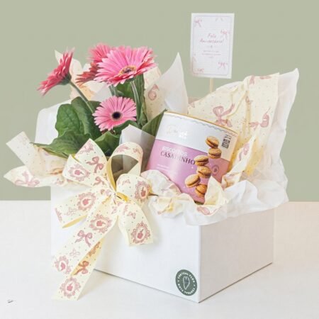Cesta Gerbera P14 + Biscoito Casadinho + Tag Feliz Aniversário